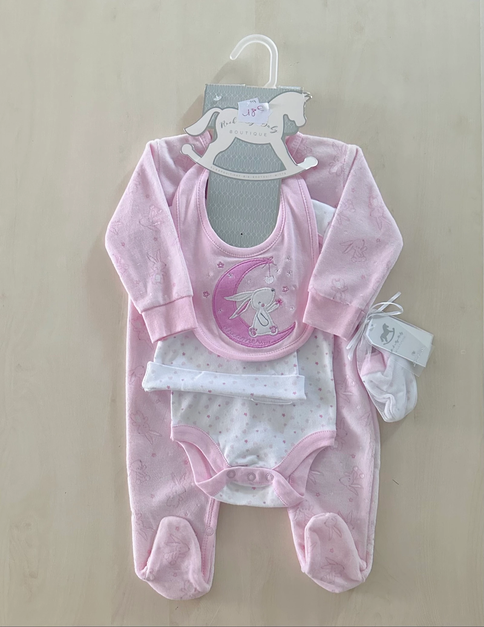Ensemble bébé fille - neuf-  tailles 6 mois 